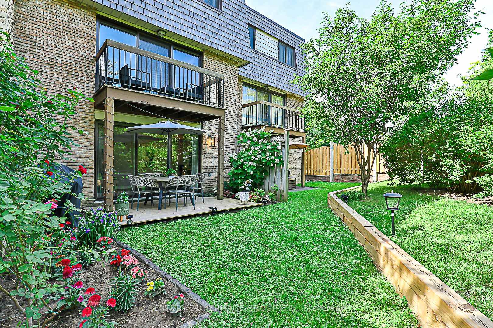 3 Bedrooms Condo at 4 Vale Carse,  Toronto For sale