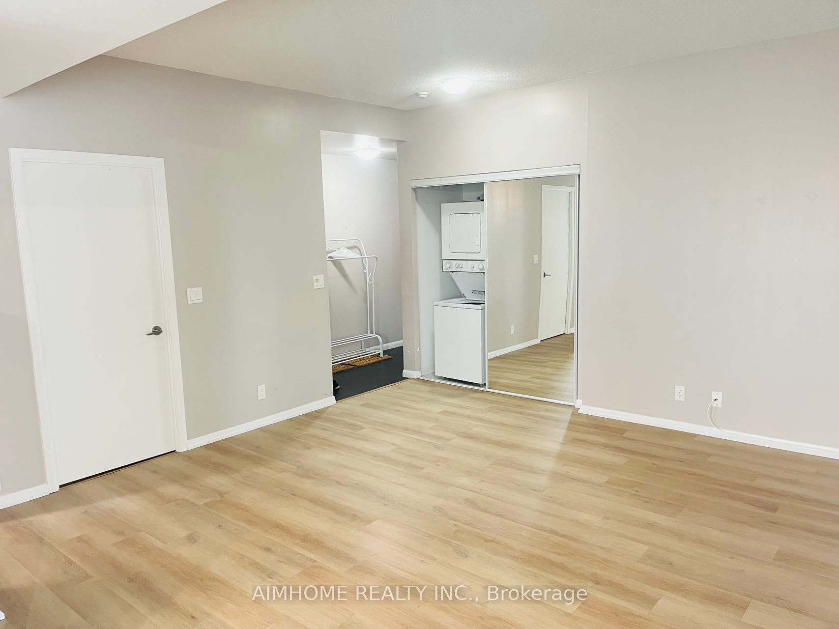 832 Bay Street, #2405