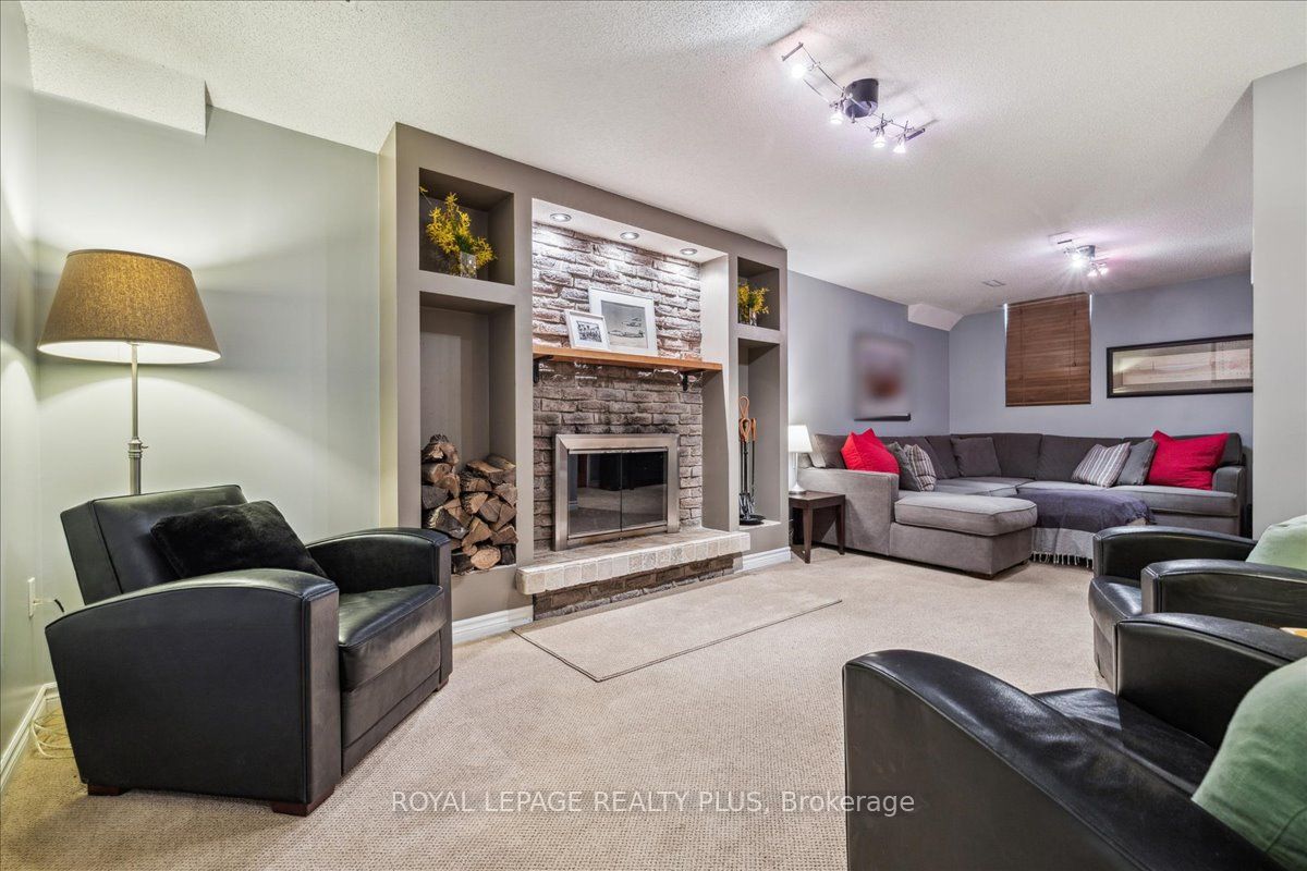 3413 Autumnleaf Crescent