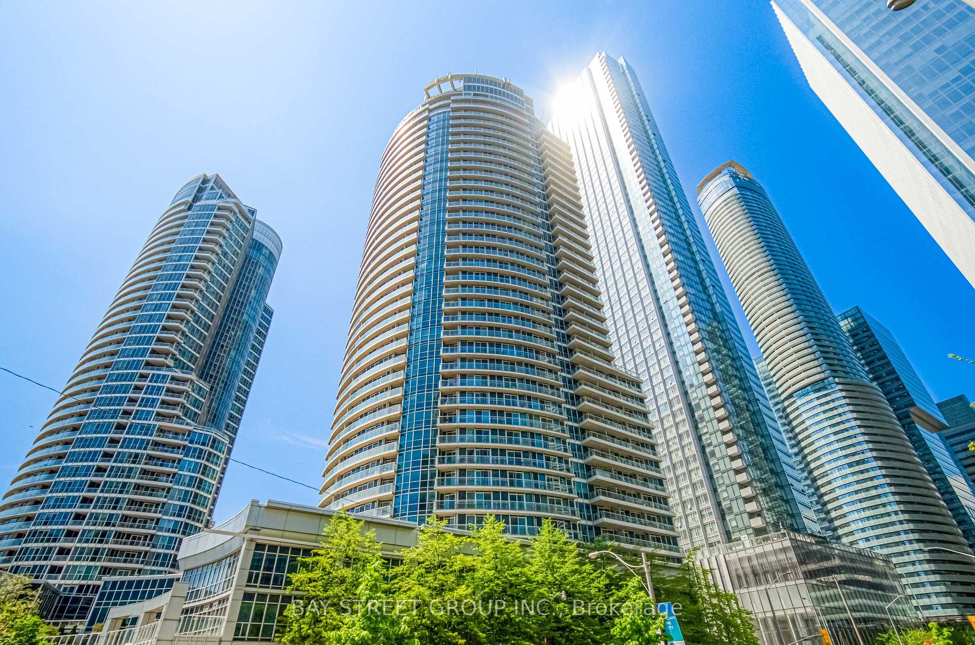 1 Bedroom Condo at 8 York, Toronto For sale