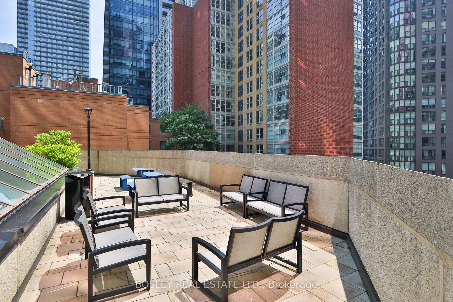 2 Bedrooms Condo at 1001 Bay, Toronto For sale