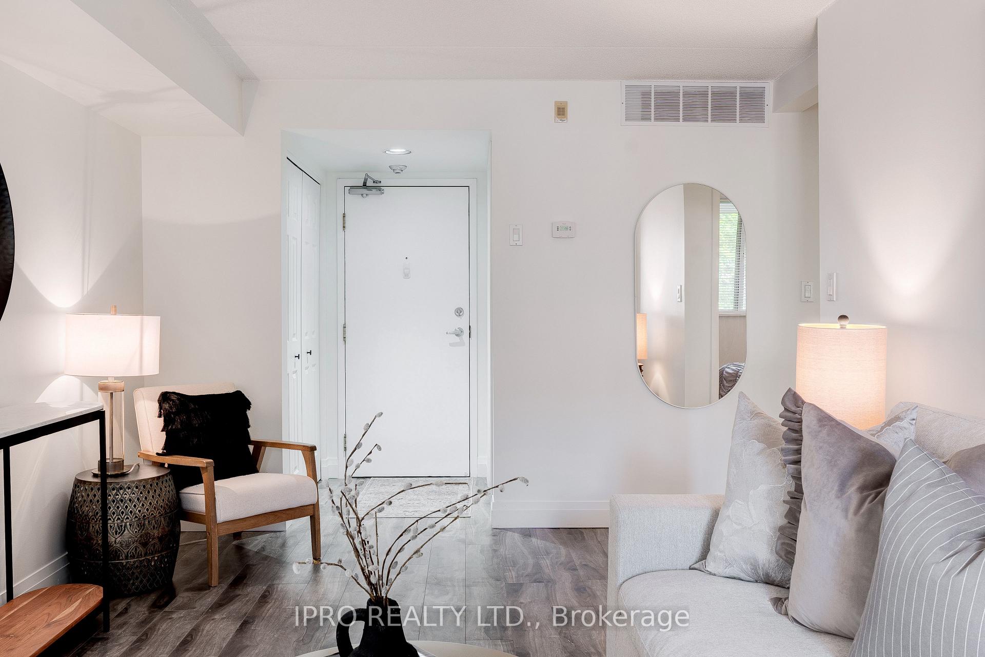 2 Bedrooms Condo at 3499 Upper Middle, Burlington For sale