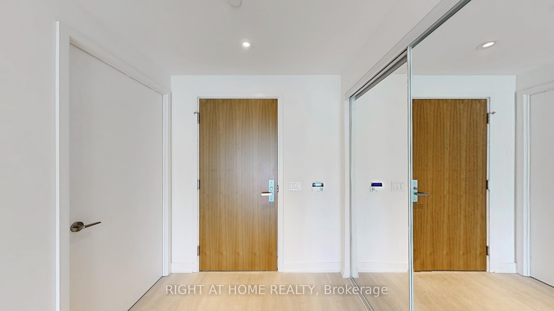 2 Bedrooms Condo at 15 Queens, Toronto For sale