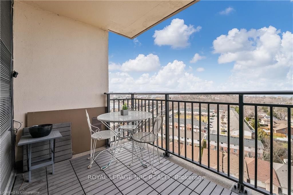 2 Bedrooms Condo at 500 GREEN,  Hamilton For sale