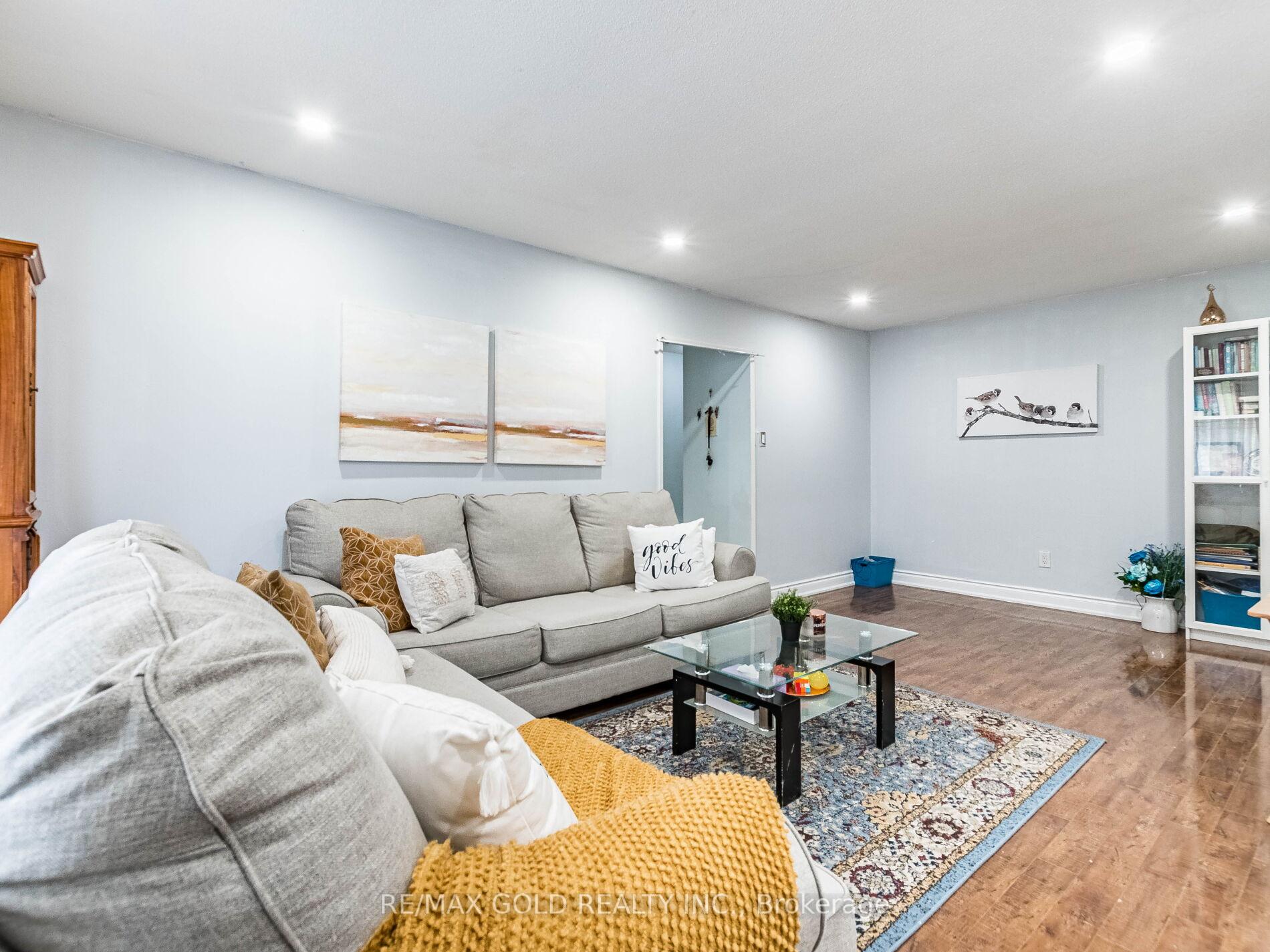 3 Bedrooms Condo at 3555 Derry,  Mississauga For sale