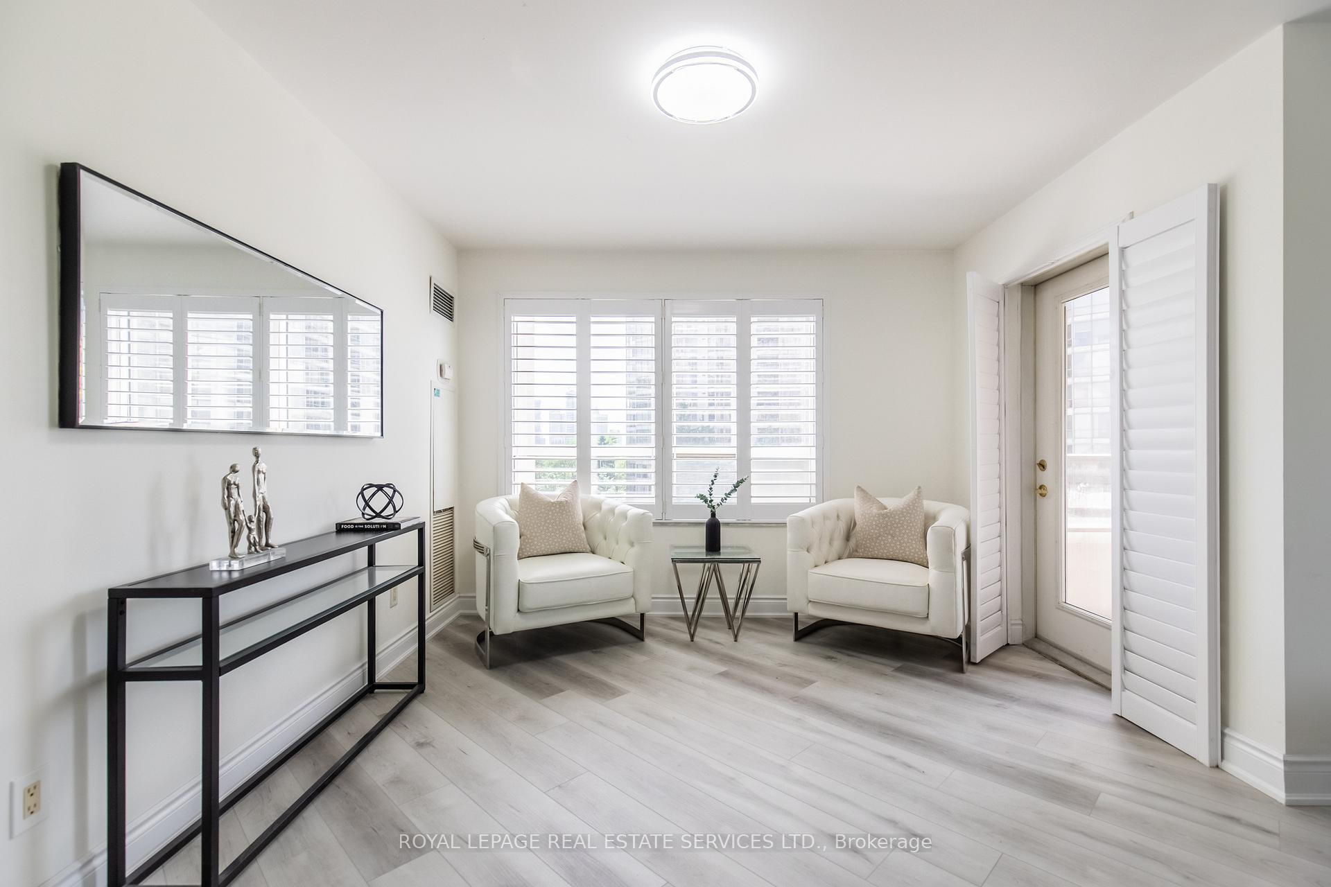 3 Bedrooms Condo at 25 Kingsbridge Garden, Mississauga For sale