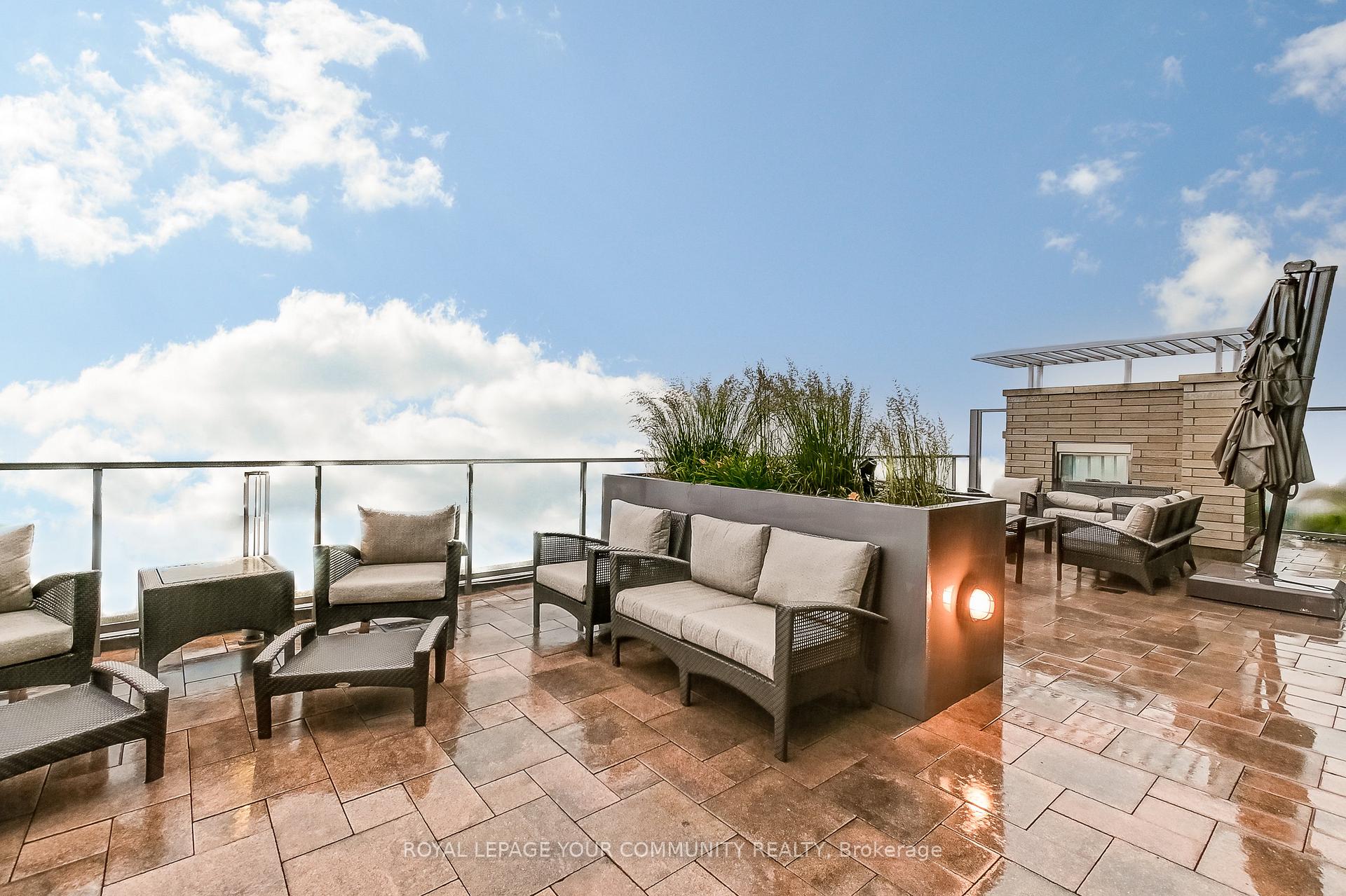 2 Bedrooms Condo at 11 Bronte,  Oakville For sale