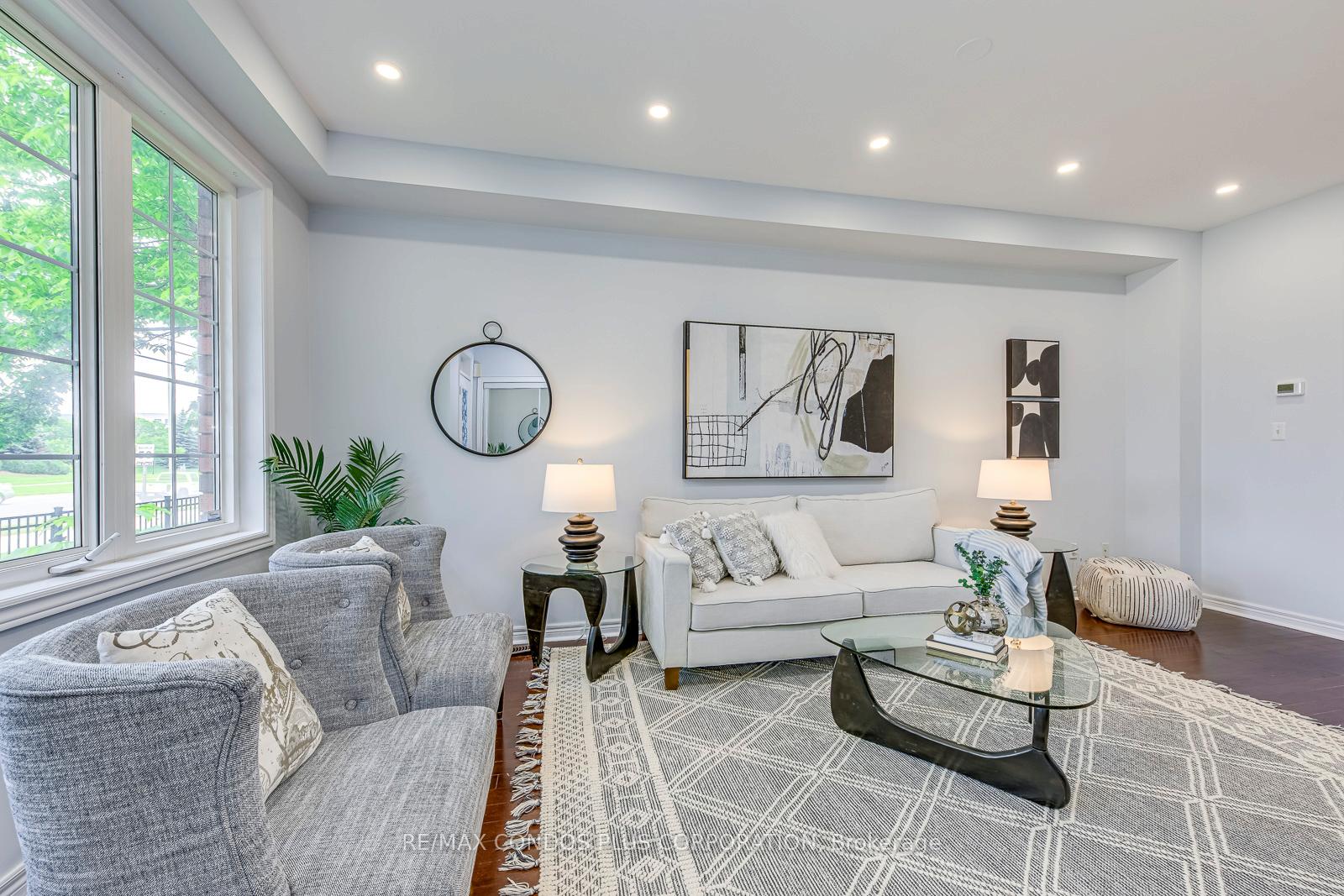 5 Bedrooms Condo at 1015 Galesway, Mississauga For sale