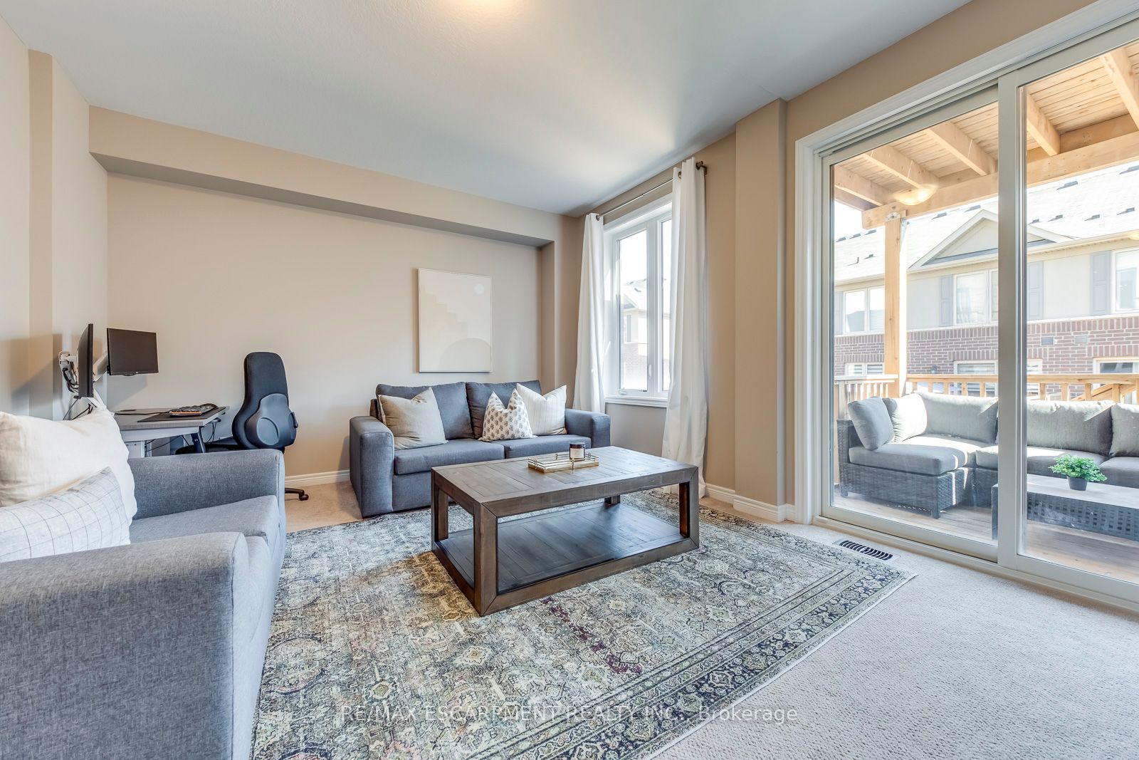 386 Belcourt Common