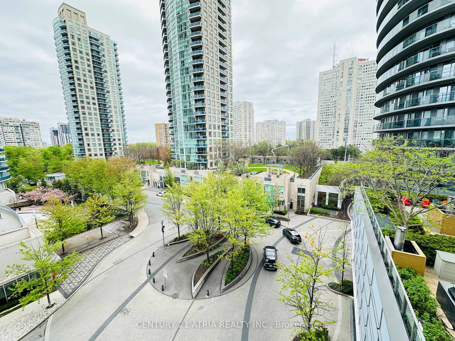 2 Bedrooms Condo at 50 Absolute, Mississauga For sale