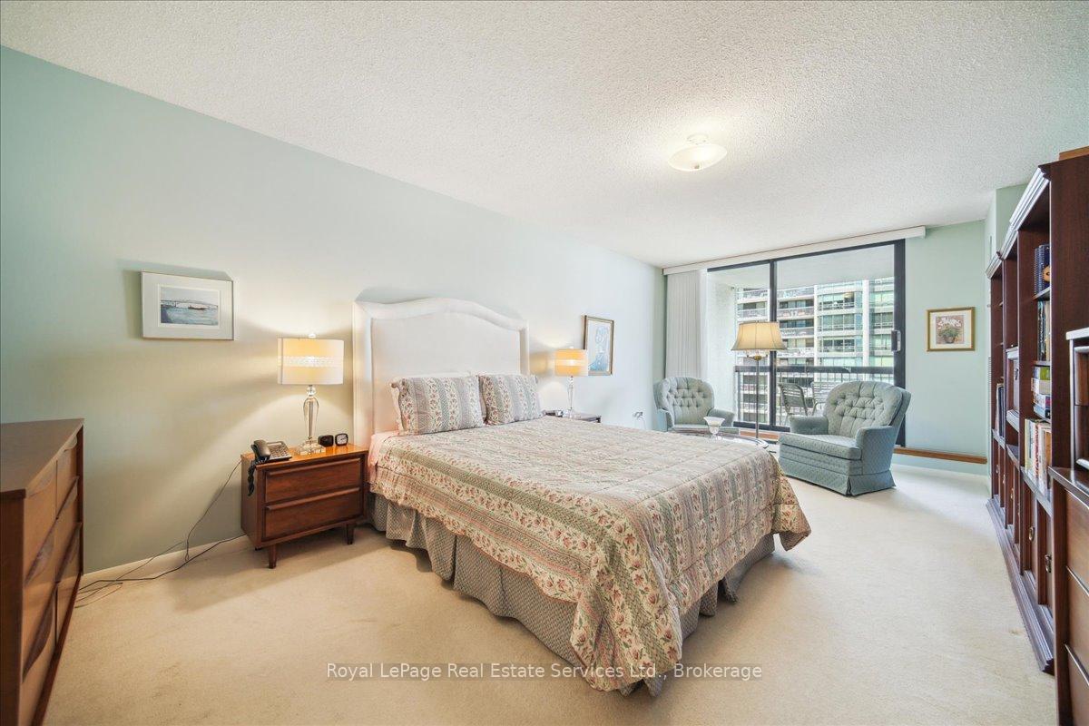 2 Bedrooms Condo at 2180 Marine, Oakville For sale