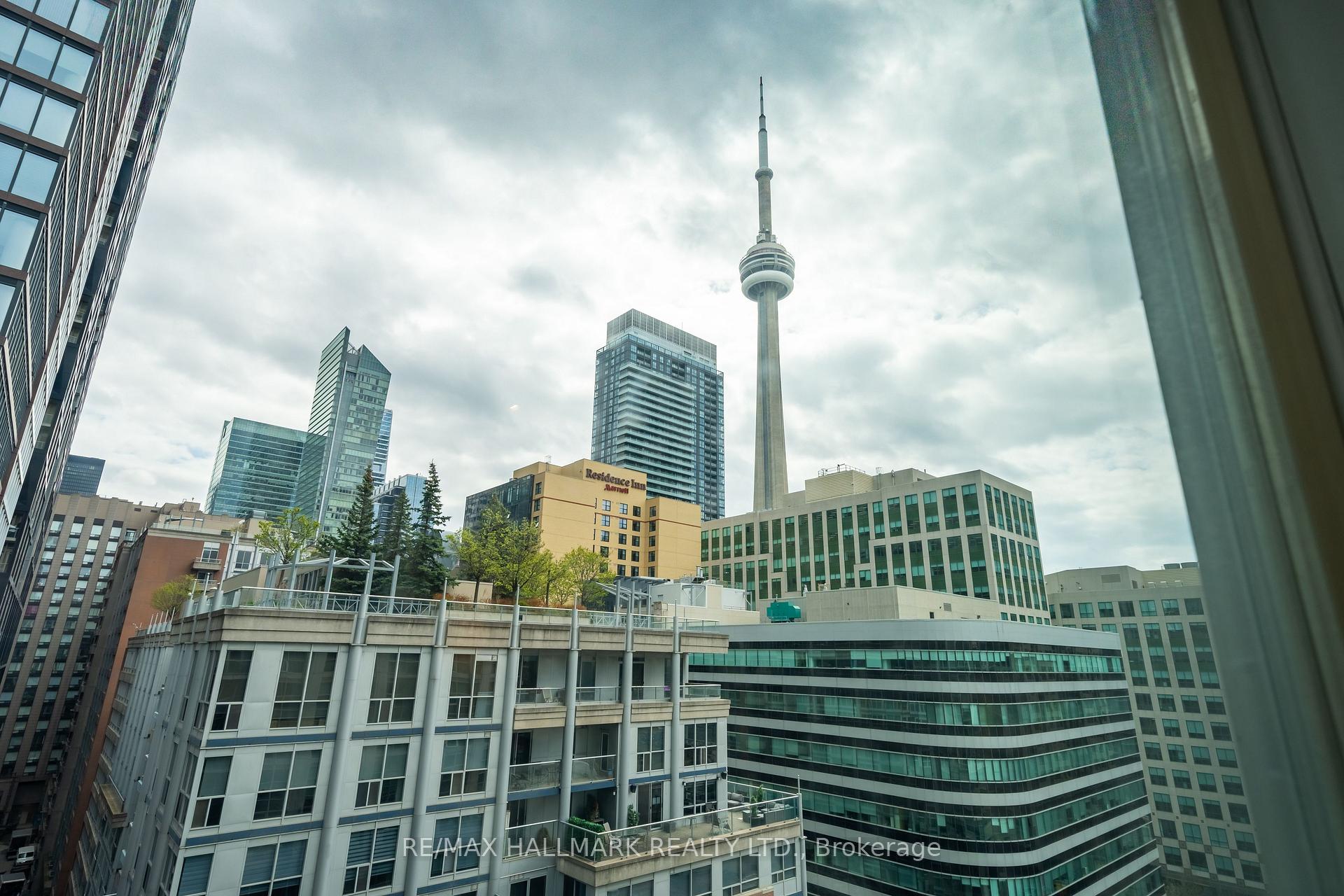 2 Bedrooms Condo at 36 Blue Jays,  Toronto For sale