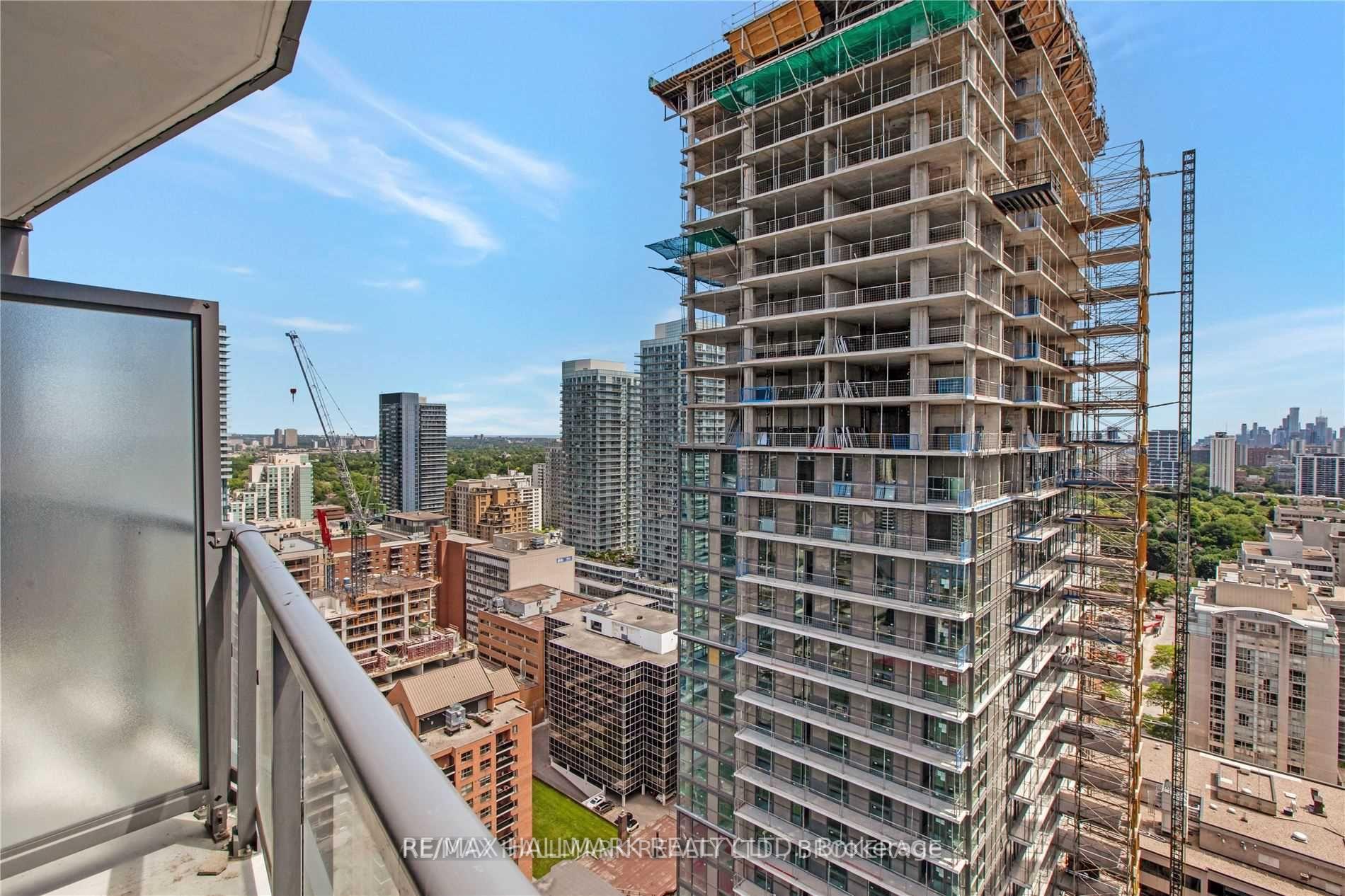 2 Bedrooms Condo at 30 Roehampton,  Toronto For sale