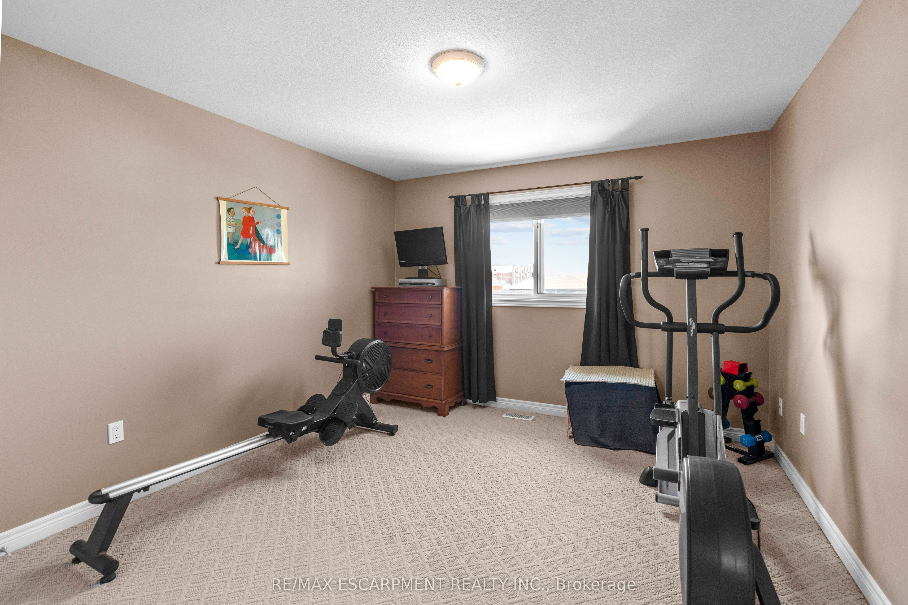28 Edgecroft Crescent