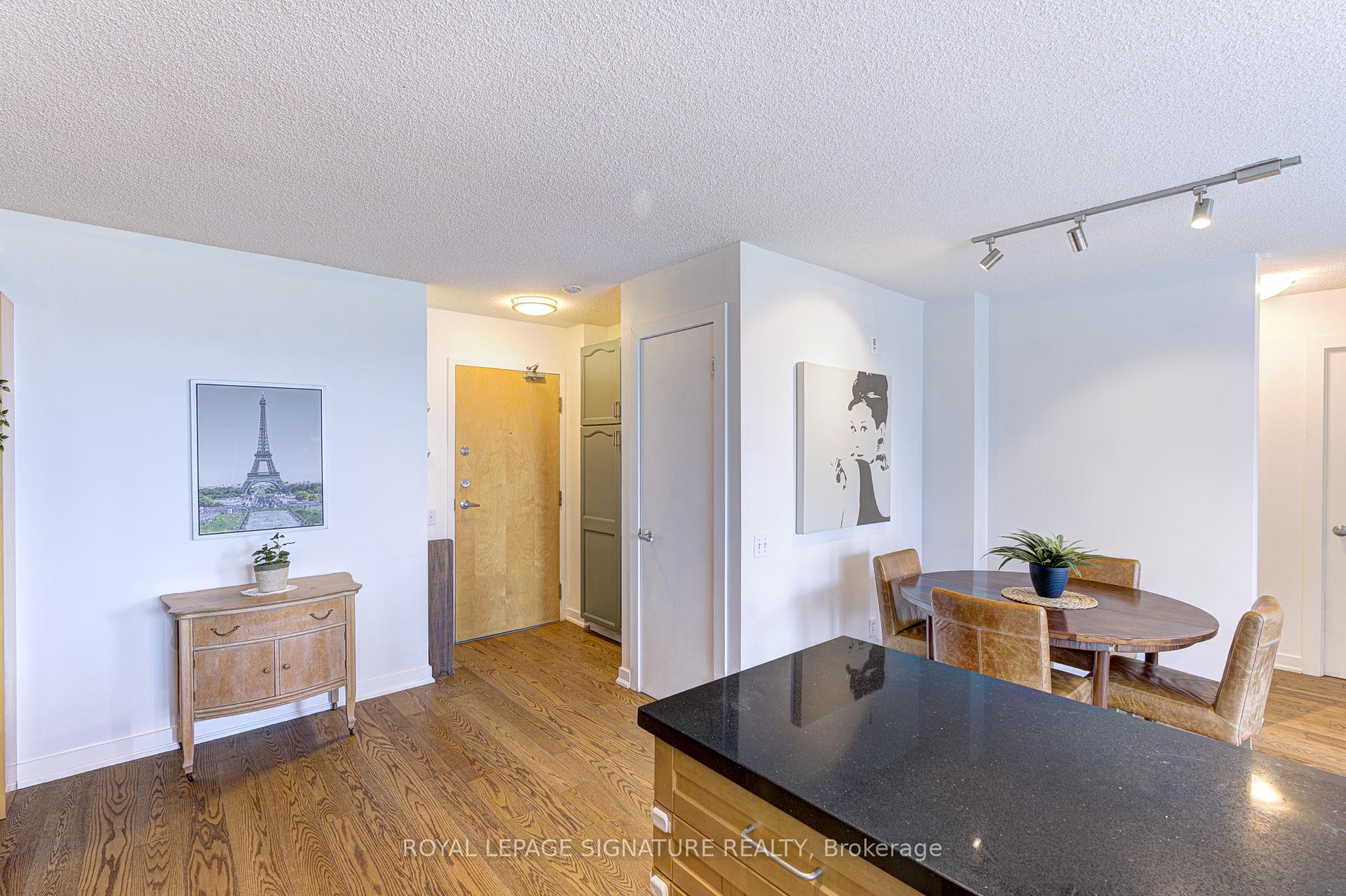 2 Bedrooms Condo at 77 Lombard, Toronto For sale