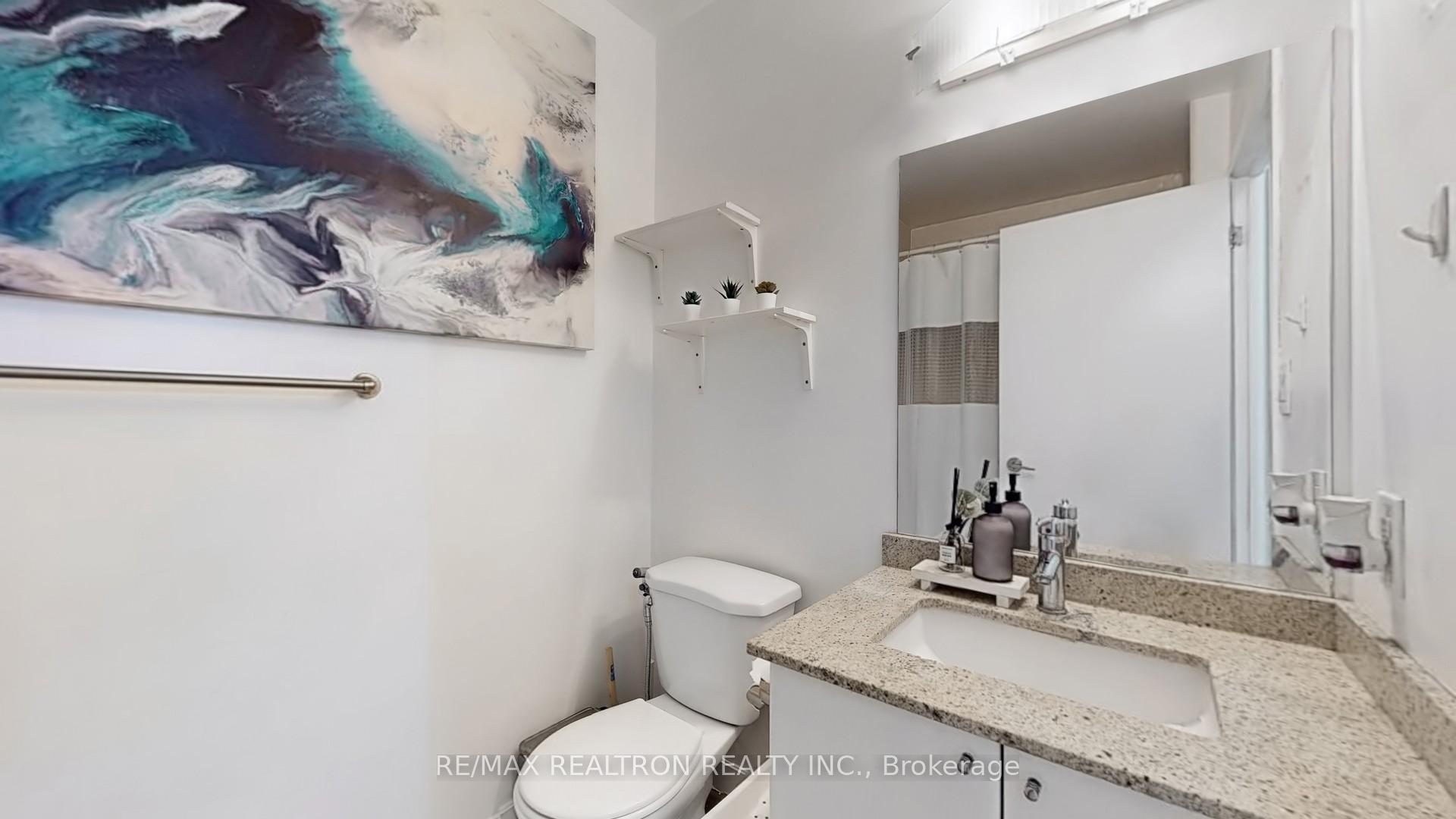 1 Bedroom Condo at 18 Harbour, Toronto For sale