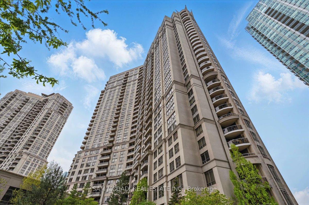 3 Bedrooms Condo at 3888 Duke Of York, Mississauga For sale