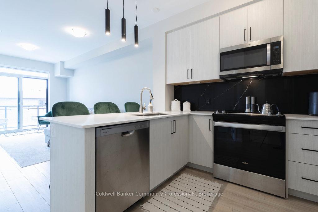 #208 – 120 Springvalley Crescent, Hamilton, ON L9C 0G2