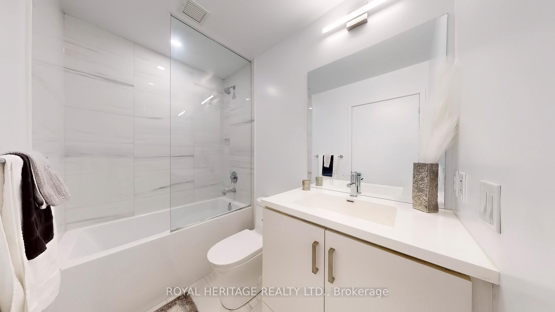 2 Bedrooms Condo at 10 Honeycrisp,  Vaughan For sale