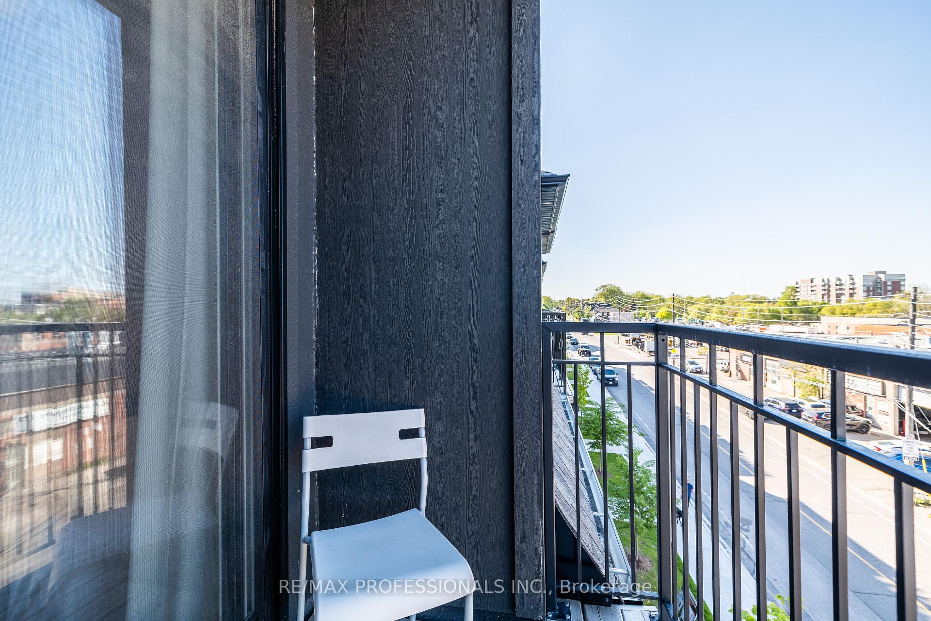 3 Bedrooms Condo at 150 Joymar, Mississauga For sale