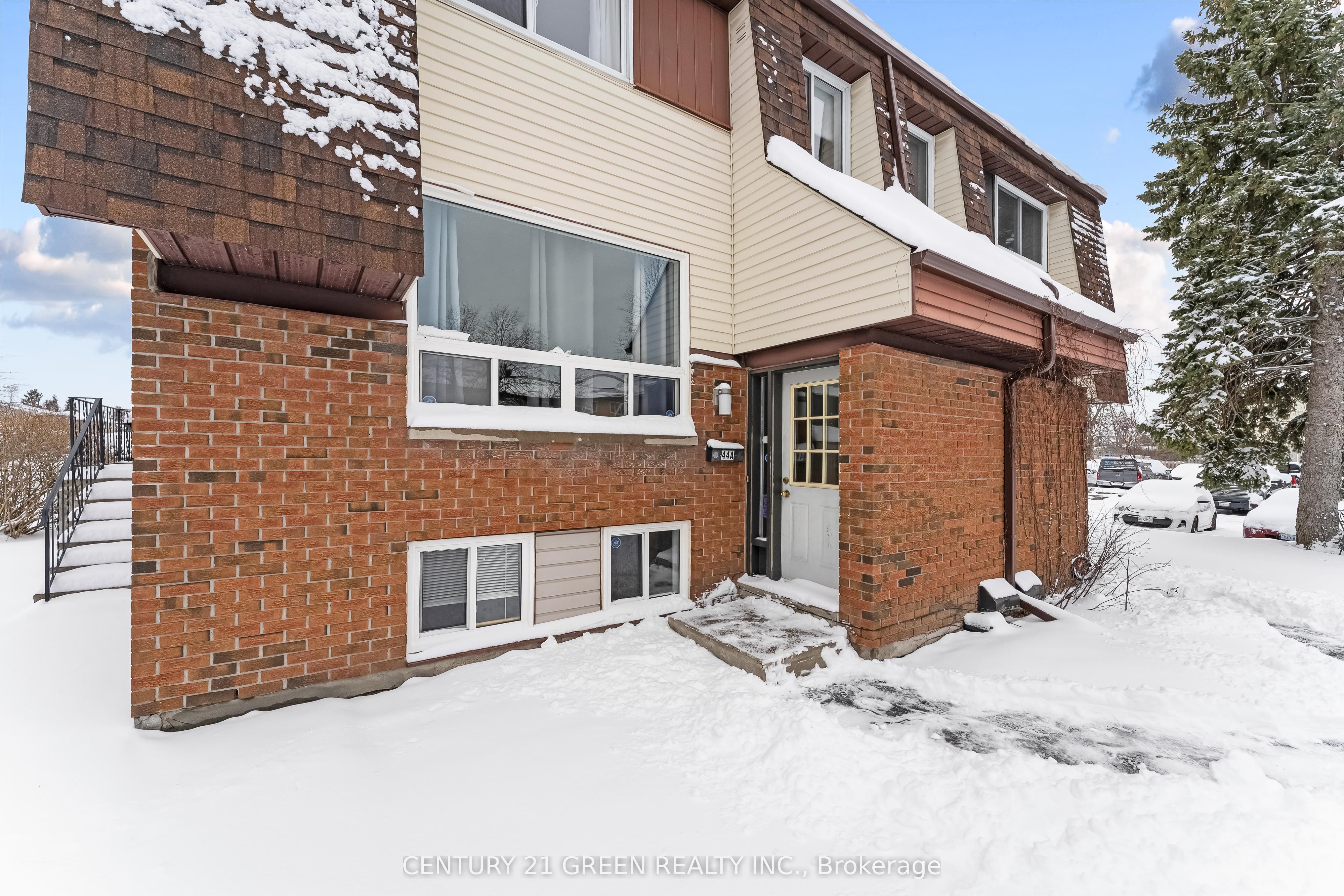 #52 - 44A Woodvale Green, SouthofBaselinetoKnoxdale, ON K2G 4H4