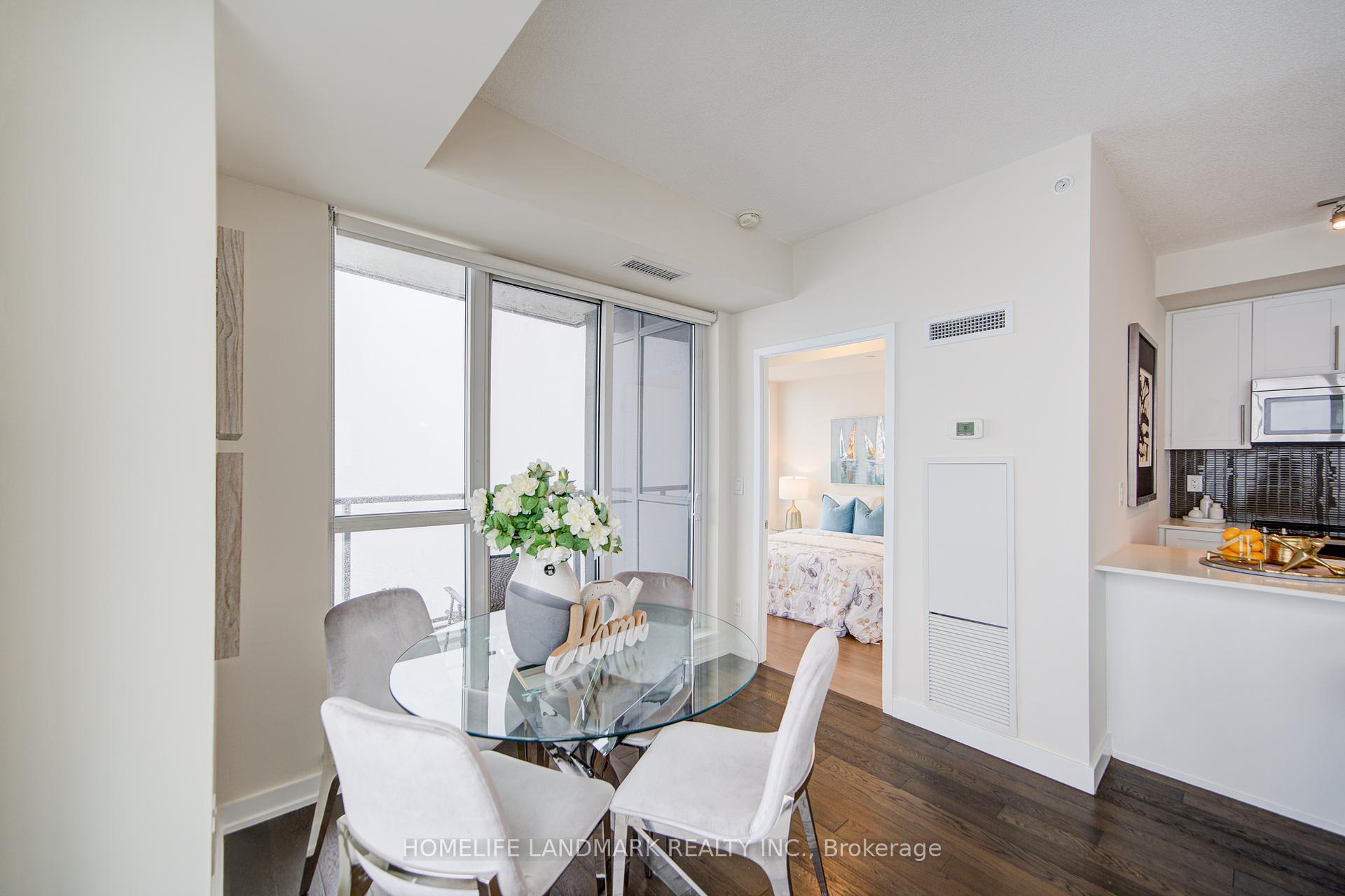 3 Bedrooms Condo at 4011 Brickstone, Mississauga For sale