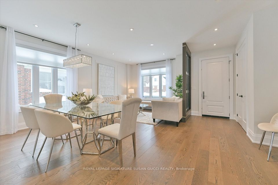 39 Amsterdam Avenue, Toronto, ON M4B 2B9