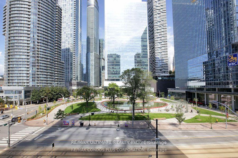 1 Bedroom Condo at 77 Harbour, Toronto For sale