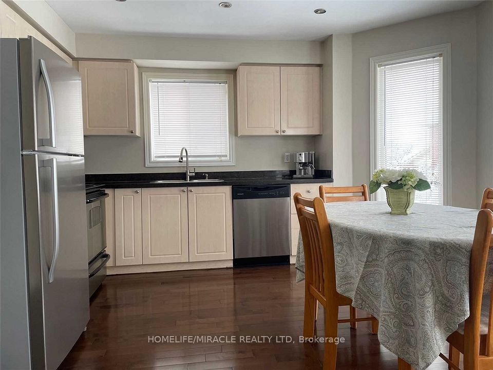 #Upper - 22 Mckenzie Crescent, Barrie, ON L4N 5R6