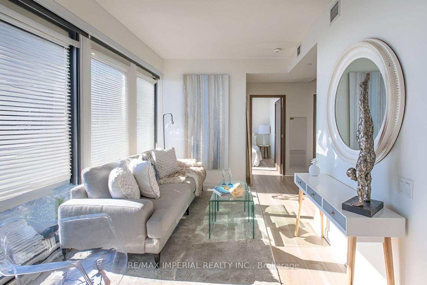 3 Bedrooms Condo at 19 Bathurst,  Toronto For sale