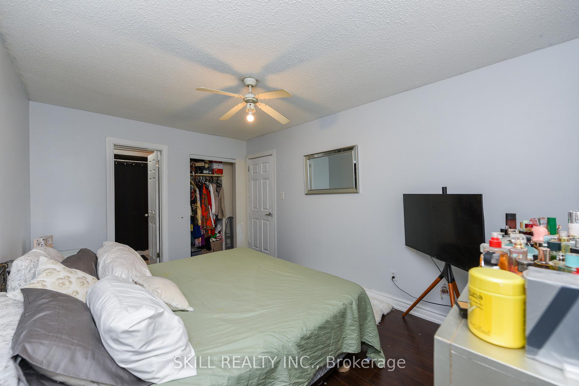 5 Bedrooms Condo at 7500 Goreway,  Mississauga For sale