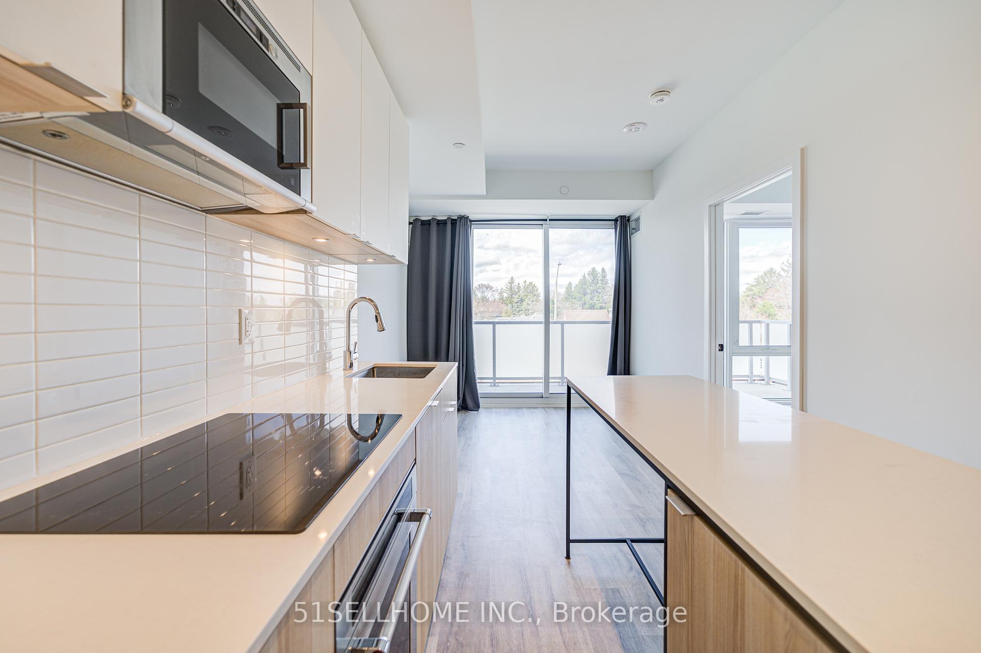 2 Bedrooms Condo at 215 Lakeshore,  Mississauga For sale