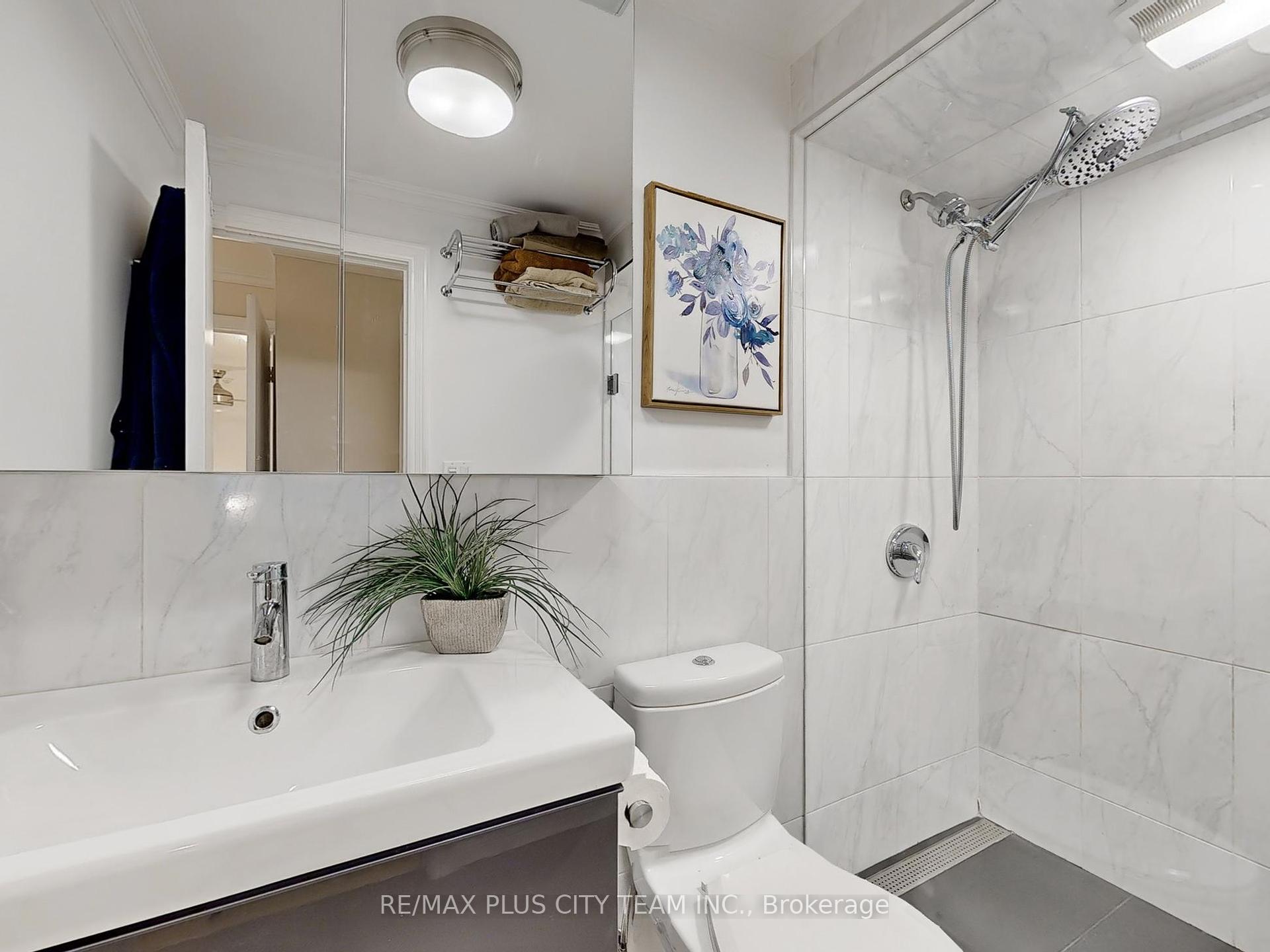 4 Bedrooms Condo at 60 Homewood, Toronto For sale