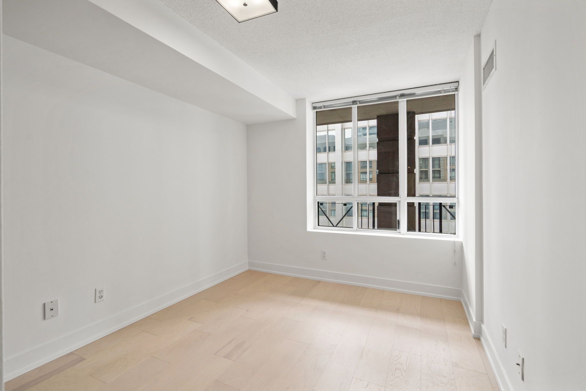 140 Simcoe Street 1412
