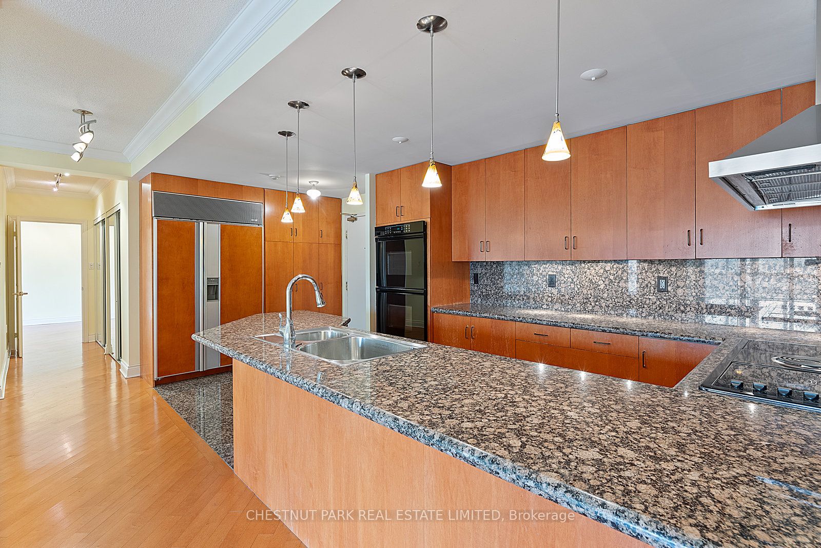 #1610 - 889 Bay Street, Toronto, ON M5S 3K5