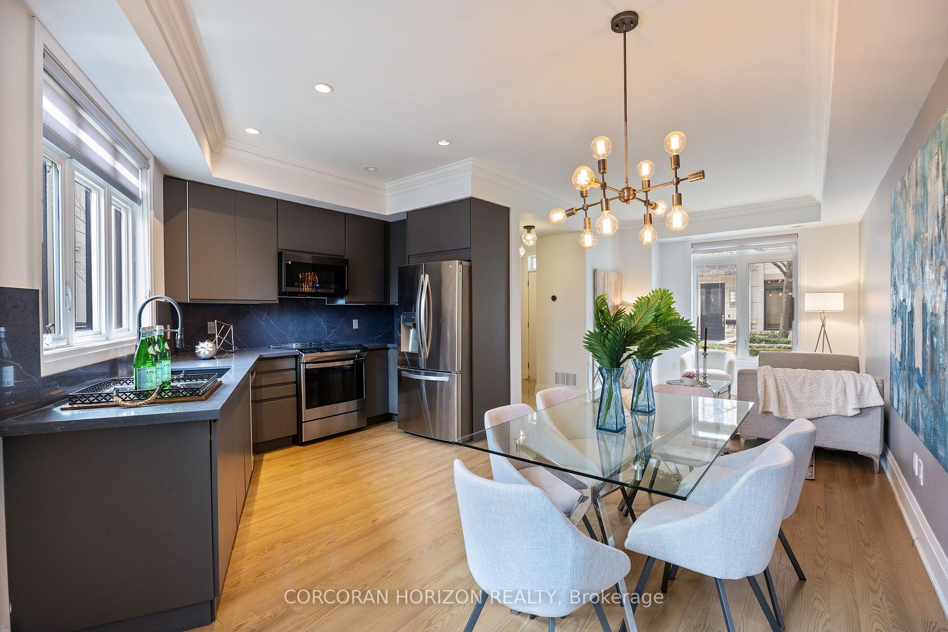 4 Bedrooms Condo at 9 Oakburn, Toronto For sale