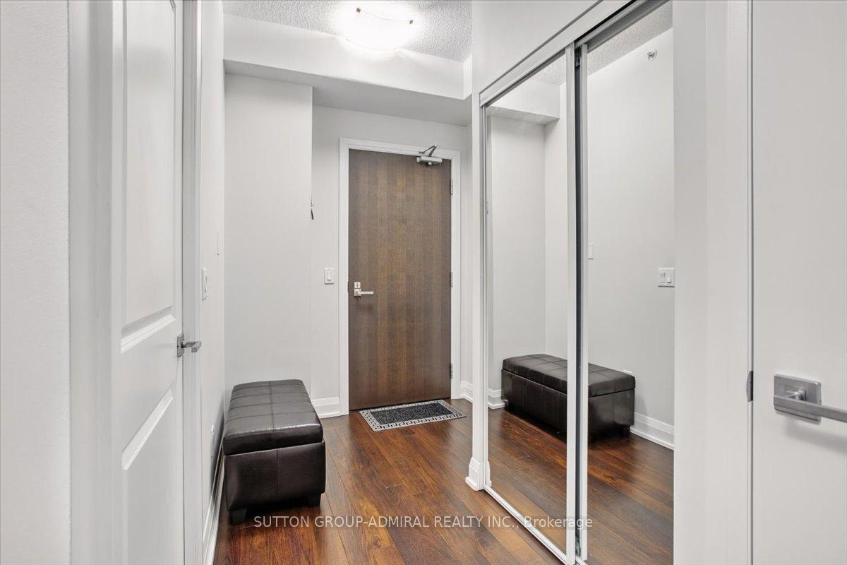 2 Bedrooms Condo at 95 North Park, Vaughan For sale
