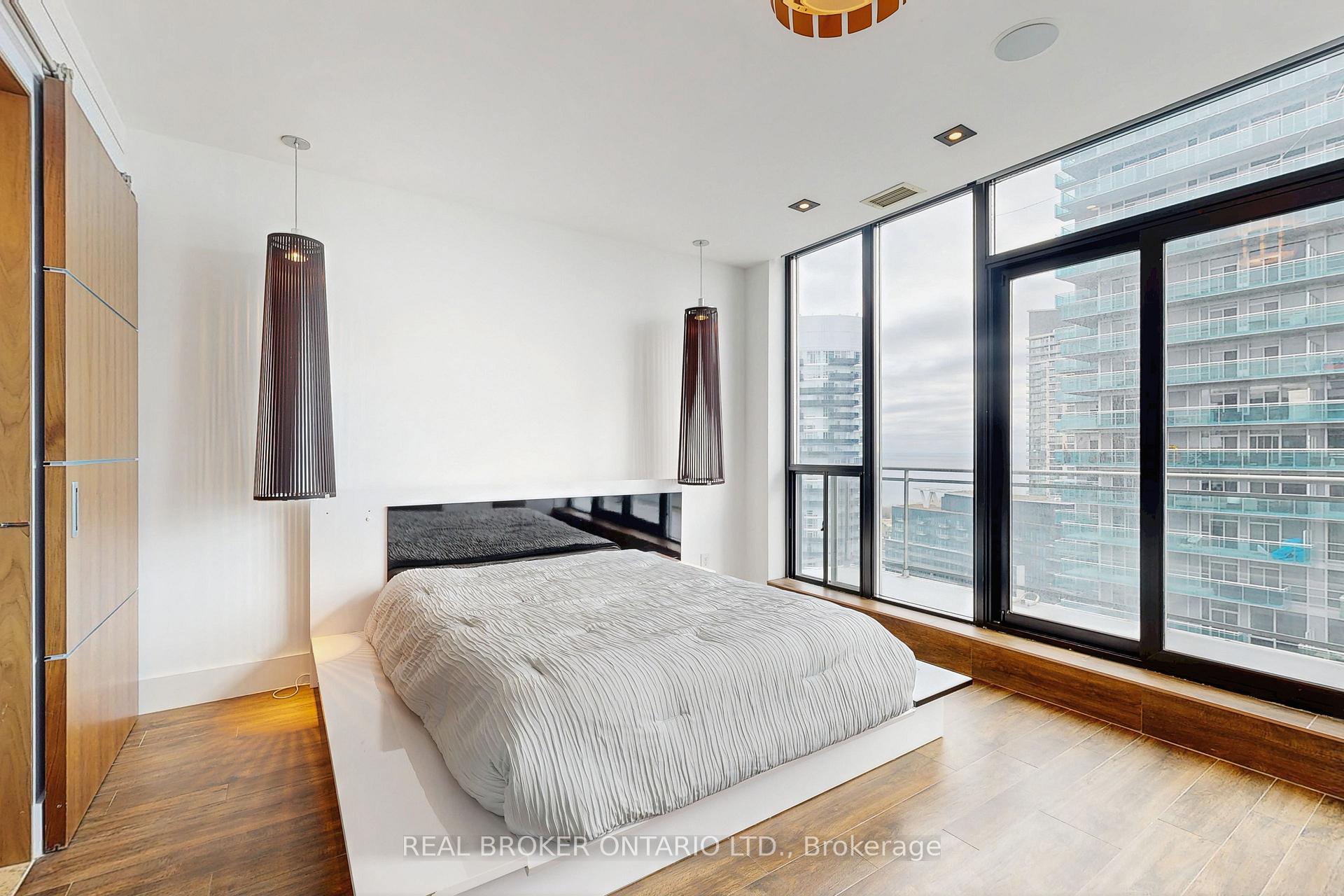 2 Bedrooms Condo at 2121 Lakeshore,  Toronto For sale