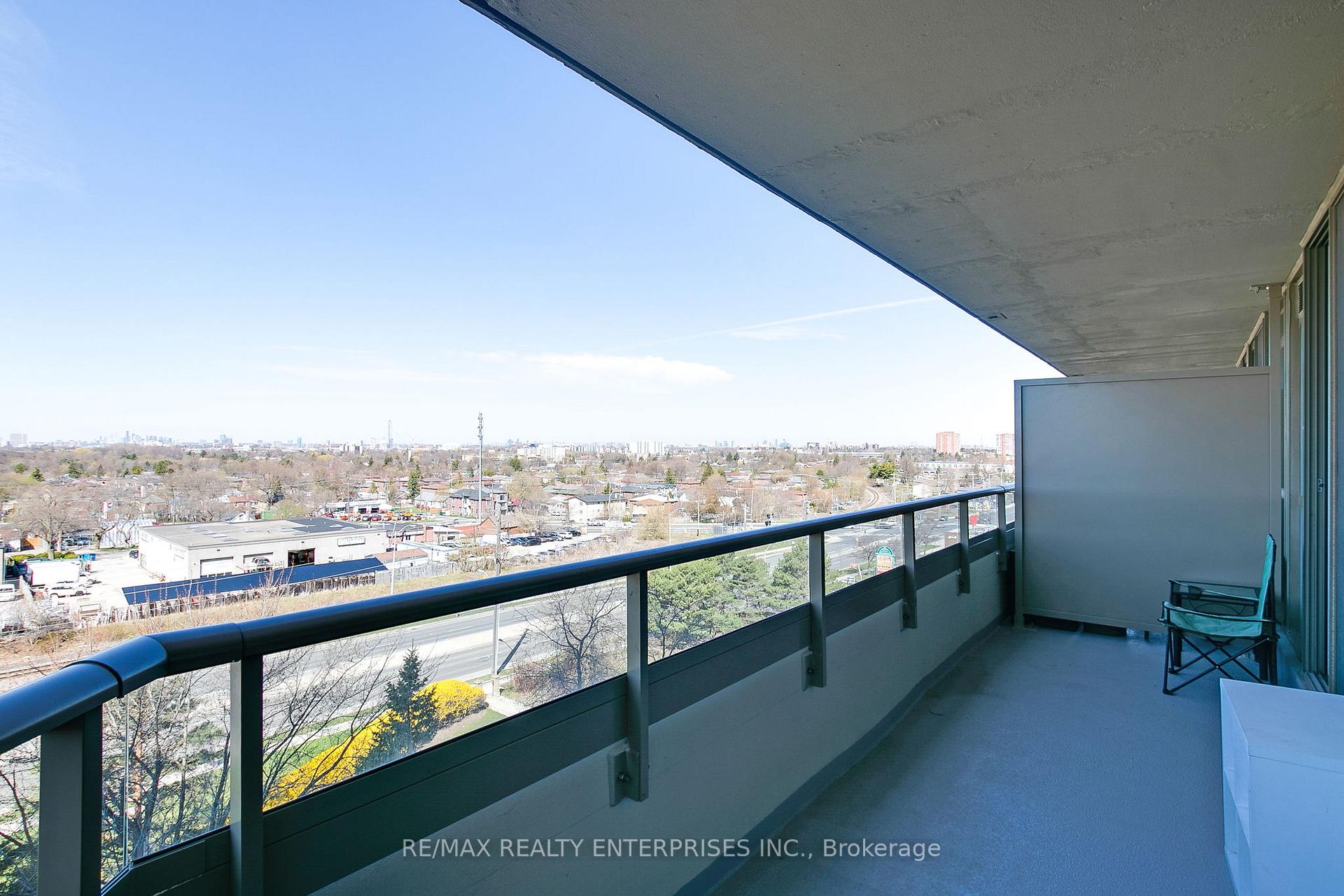 3 Bedrooms Condo at 1 Greystone Walk,  Toronto For sale