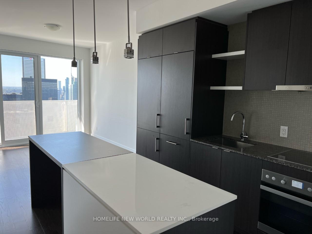 1 Bedroom Condo at 88 Harbour,  Toronto For sale