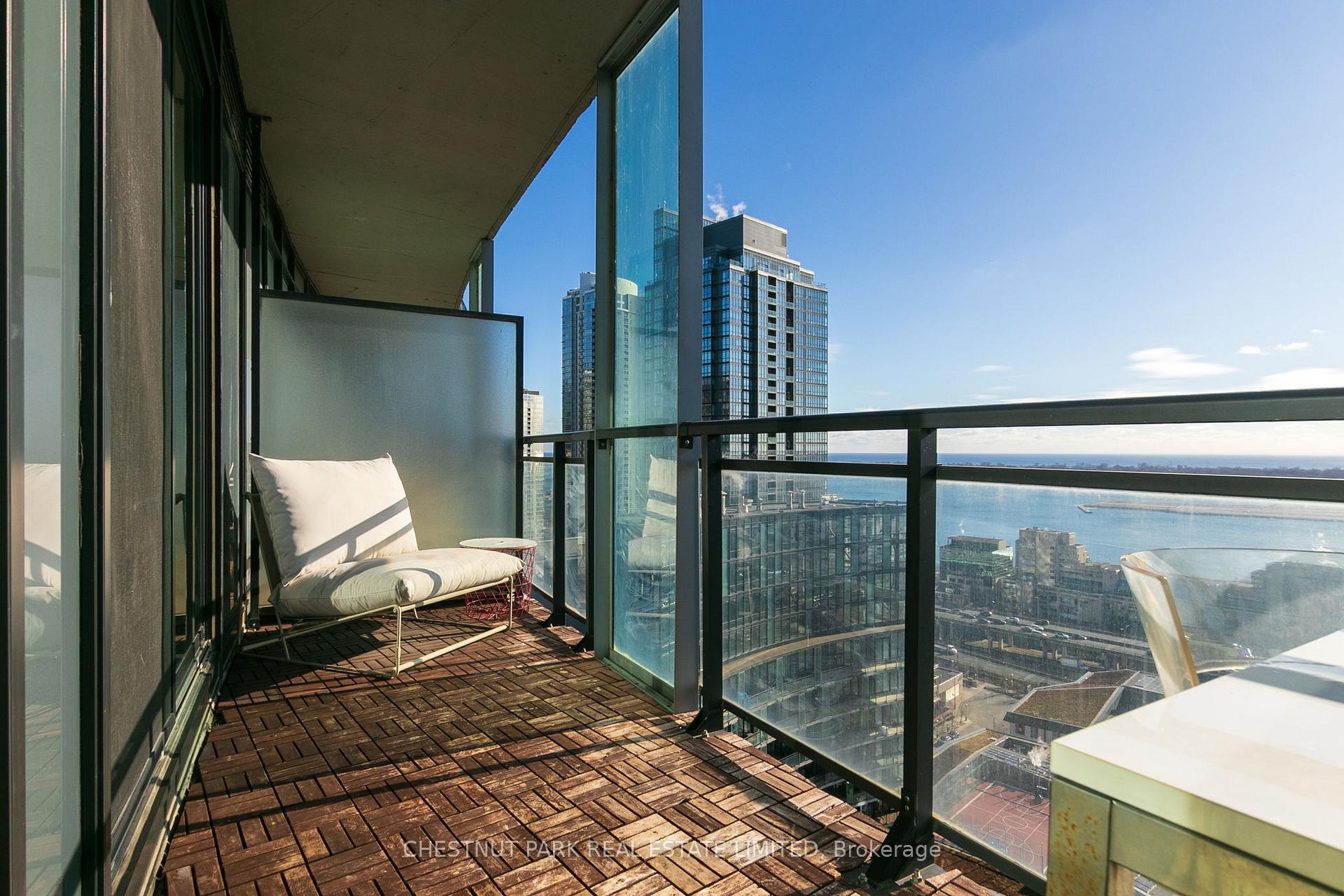 3 Bedrooms Condo at 25 Capreol, Toronto For sale
