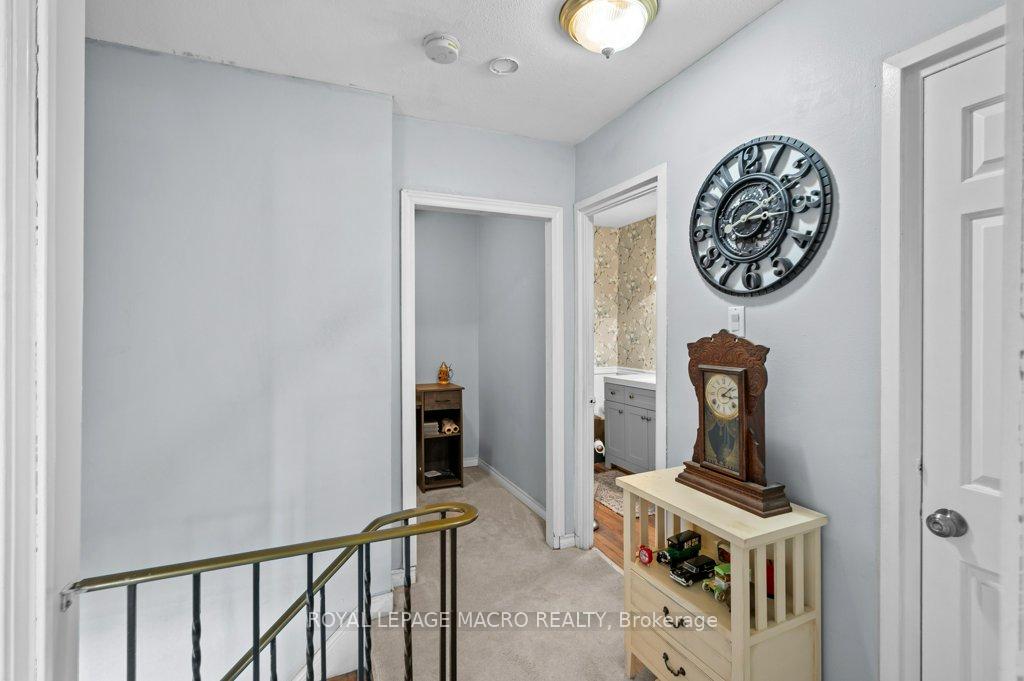 2 Bedrooms Condo at 483 Claridge, Burlington For sale