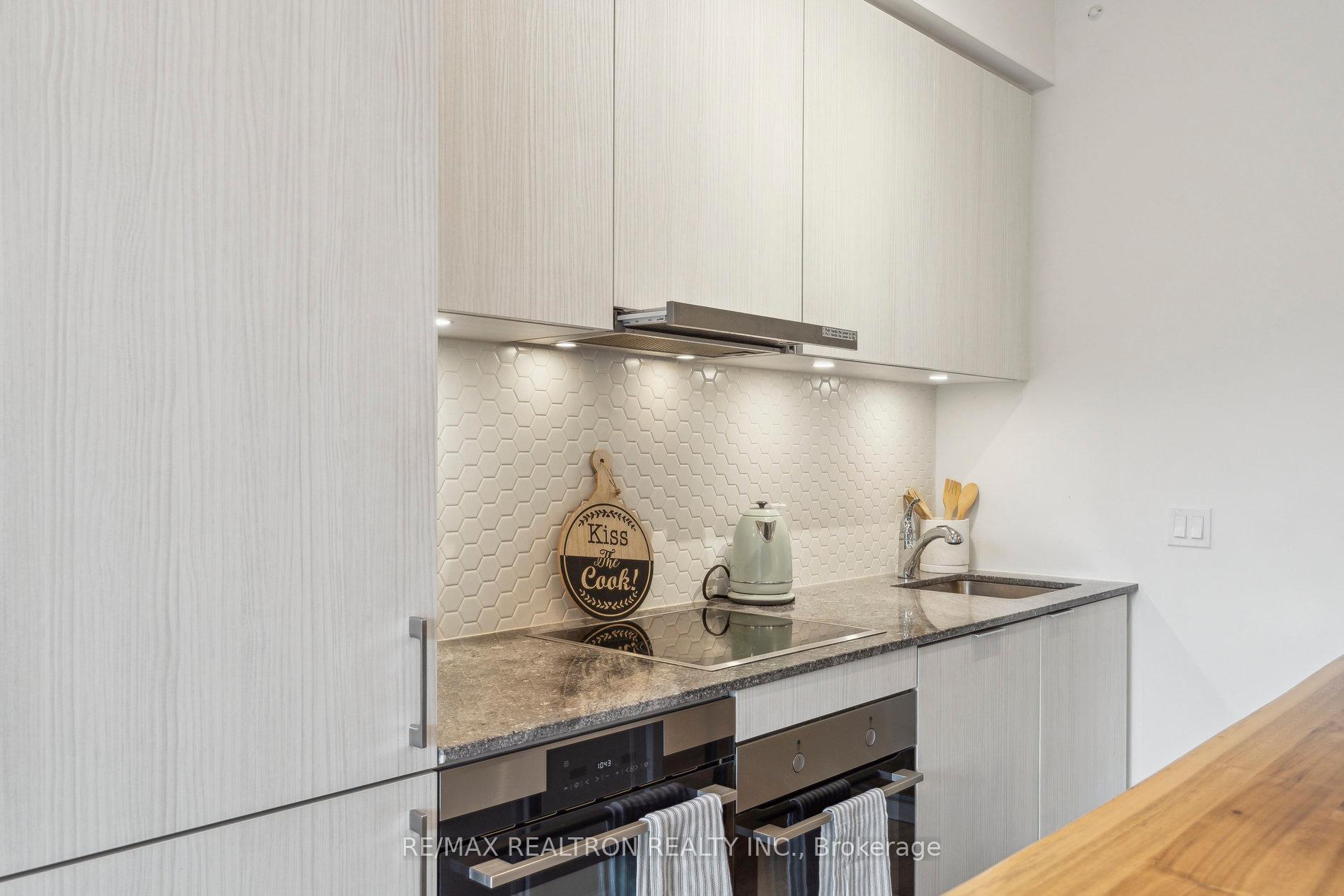 2 Bedrooms Condo at 158 Front, Toronto For sale