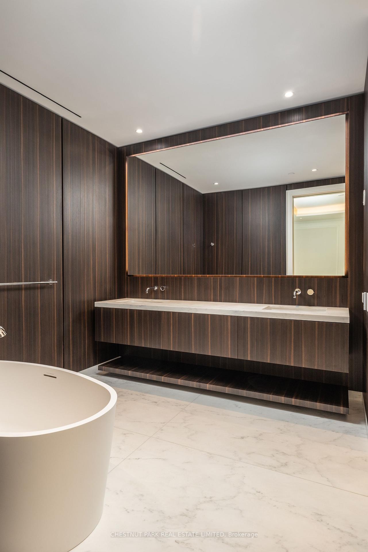 2 Bedrooms Condo at 7 Dale, Toronto For sale