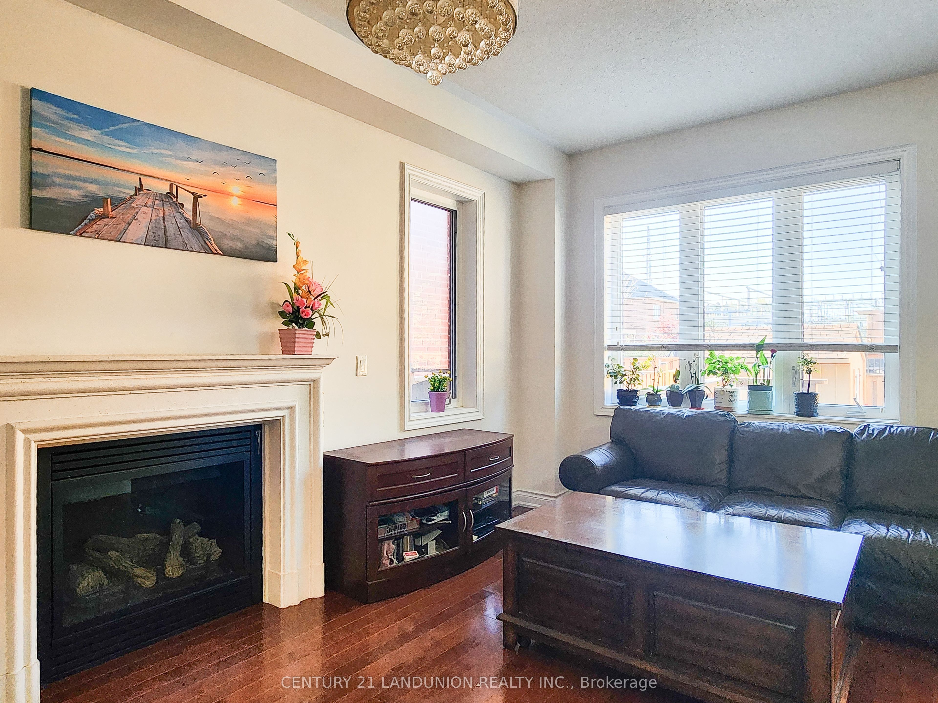 35 Goldthread Terrace