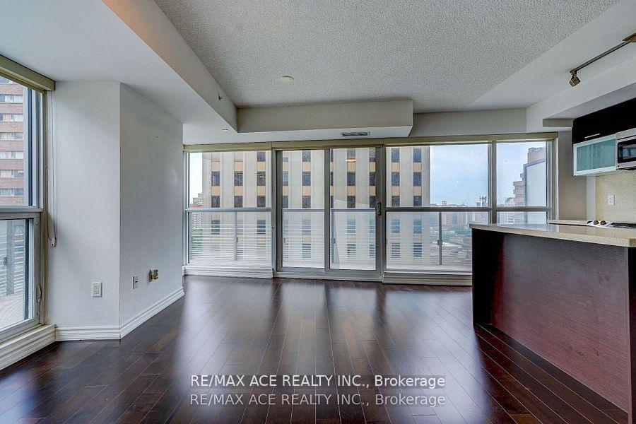 3 Bedrooms Condo at 386 Yonge, Toronto For sale