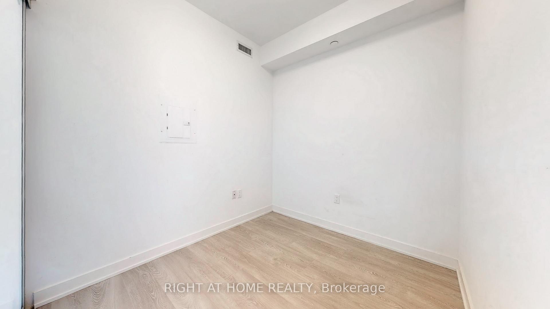 2 Bedrooms Condo at 15 Queens, Toronto For sale