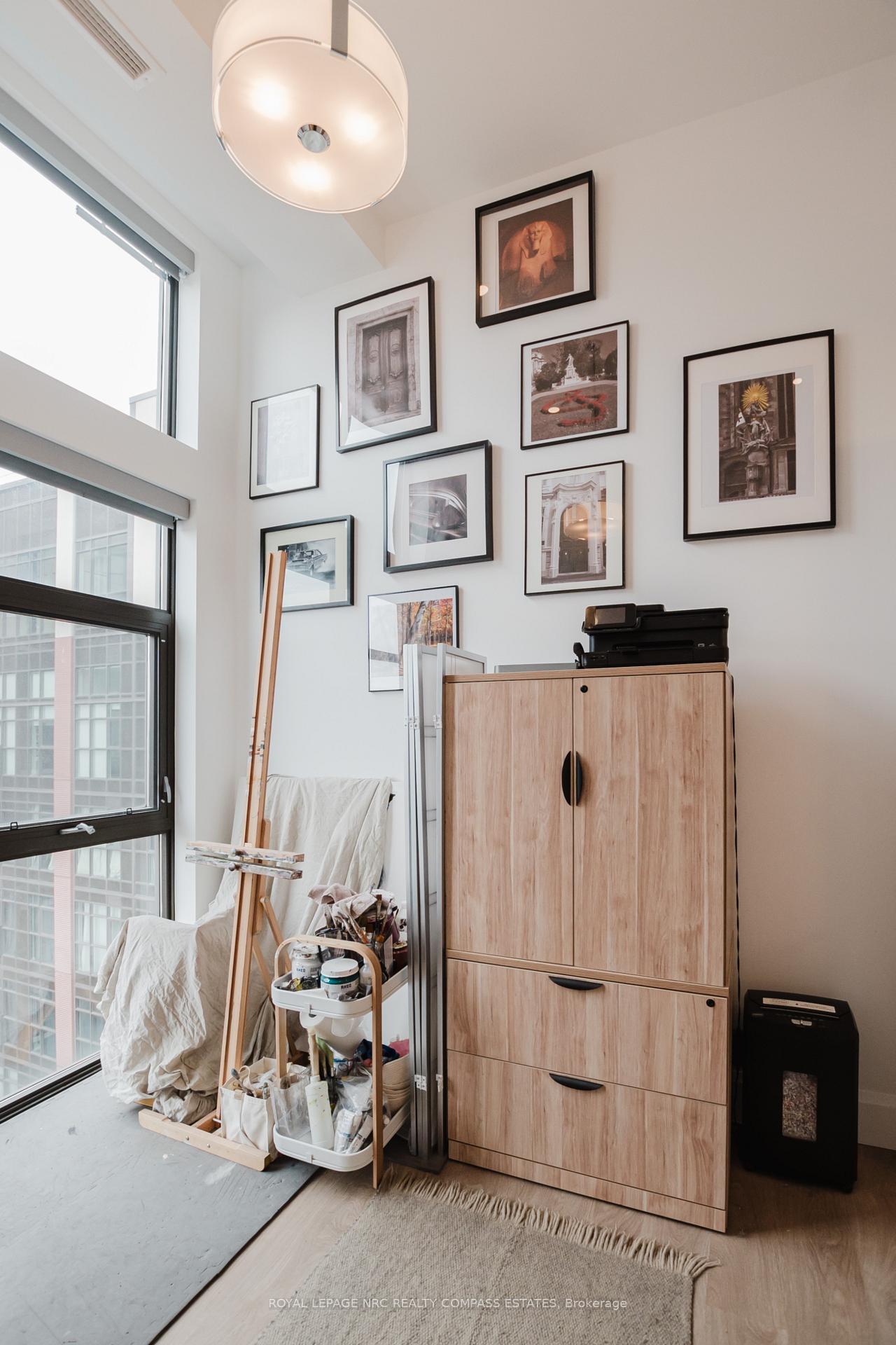 2 Bedrooms Condo at 118 King,  Hamilton For sale