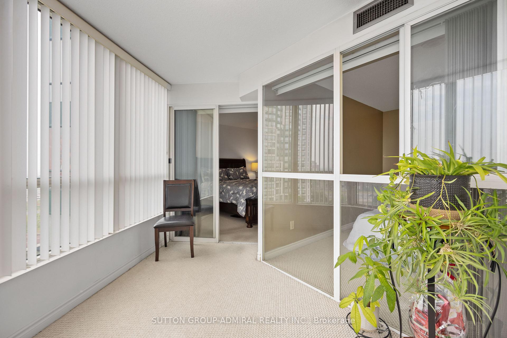 3 Bedrooms Condo at 4460 Tucana, Mississauga For sale