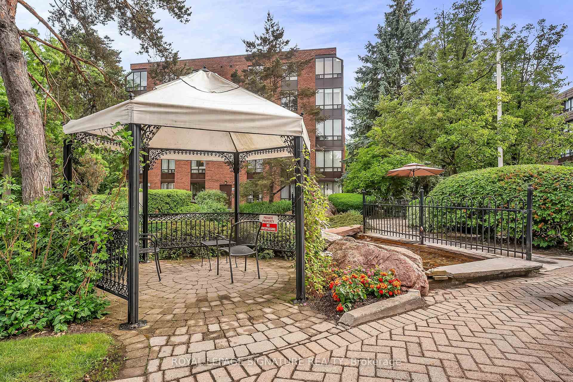 2 Bedrooms Condo at 245 The Donway, Toronto For sale